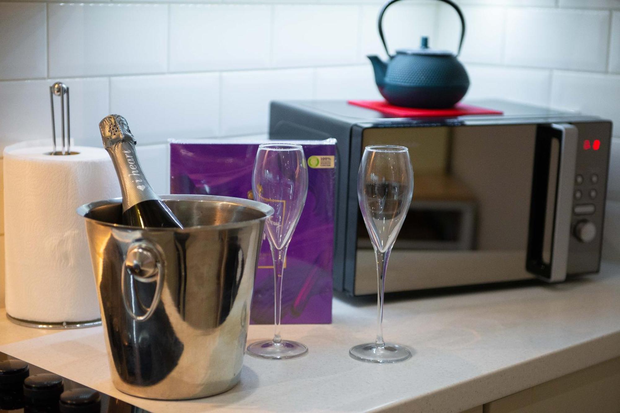 Stylish Townhouse, Work Desk, Fast Wi-Fi, Sleeps 6 Stamford Zewnętrze zdjęcie